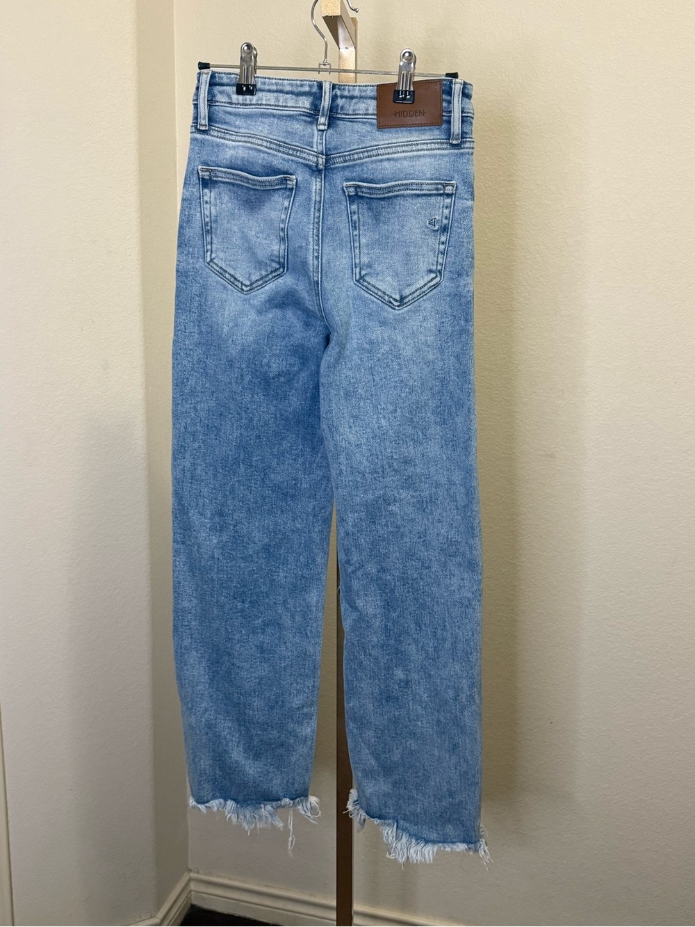 Hidden Jean - Picture 2 of 3